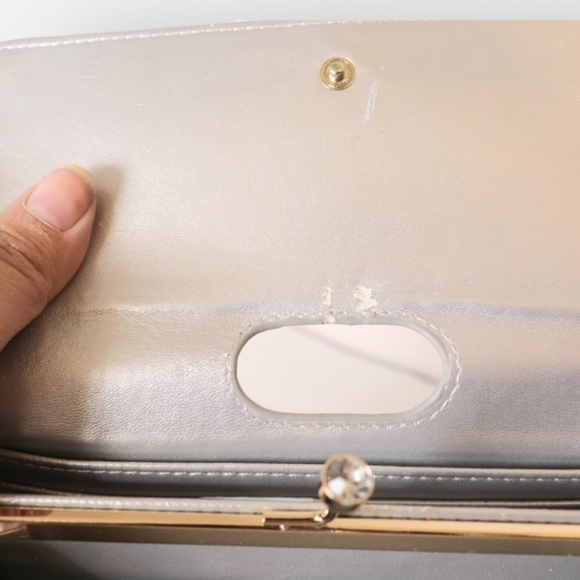 LIMITED WOMENS SILVER CLUTCH WALLET WITH DIAMOND CLASPS AND CARD SLOTS - Picture 6 of 12
